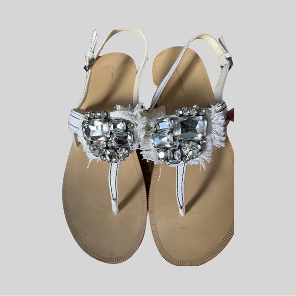 VERA WANG LAVENDER WHITE CANVAS JEWELED THONG SANDALS - SIZE 8 - Picture 3 of 5